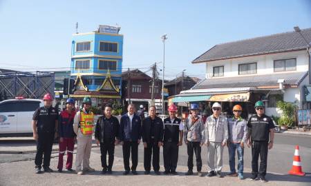 วันที่ 26 พฤศจิกายน 2568 เวลา 08.30 น.  นายโกมุท ทีฆธนานนท์ นายกเทศมนตรีนครสกลนคร ลงพื้นที่ร่วมกิจกรรม รื้อถอนสายสื่อสารและสายไฟฟ้าที่ไม่ได้ใช้งาน และตัดเสาไฟฟ้าแรงต่ำ ตามโครงการรื้อถอนระบบจำหน่ายไฟฟ้าเหนือดินของการไฟฟ้าส่วนภูมิภาค บนถนนเฉลิมพระเกียรติ