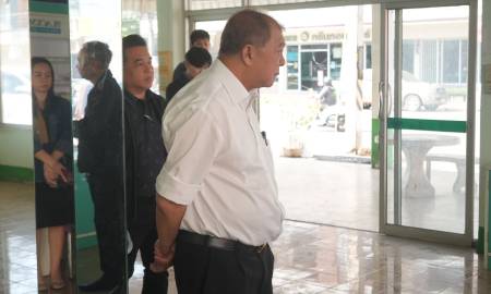 วันที่ 26 พฤศจิกายน 2568 เวลา 10.30 น. นายโกมุท ทีฆธนานนท์ นายกเทศมนตรีนครสกลนคร พร้อมด้วย เจ้าหน้าที่จากสำนักช่าง เจ้าหน้าที่จากสำนักงานโยธาและผังเมืองจังหวัดสกลนคร ร่วมกันลงพื้นที่ตรวจสอบ สภาพอาคารสถานีขนส่งผู้โดยสารจังหวัดสกลนคร (แห่งที่ 1) 